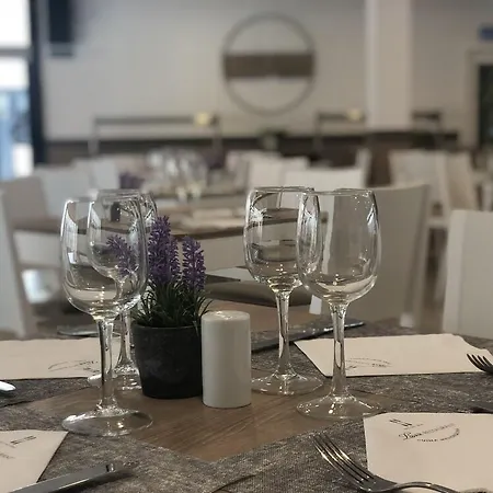 Loar Hotel